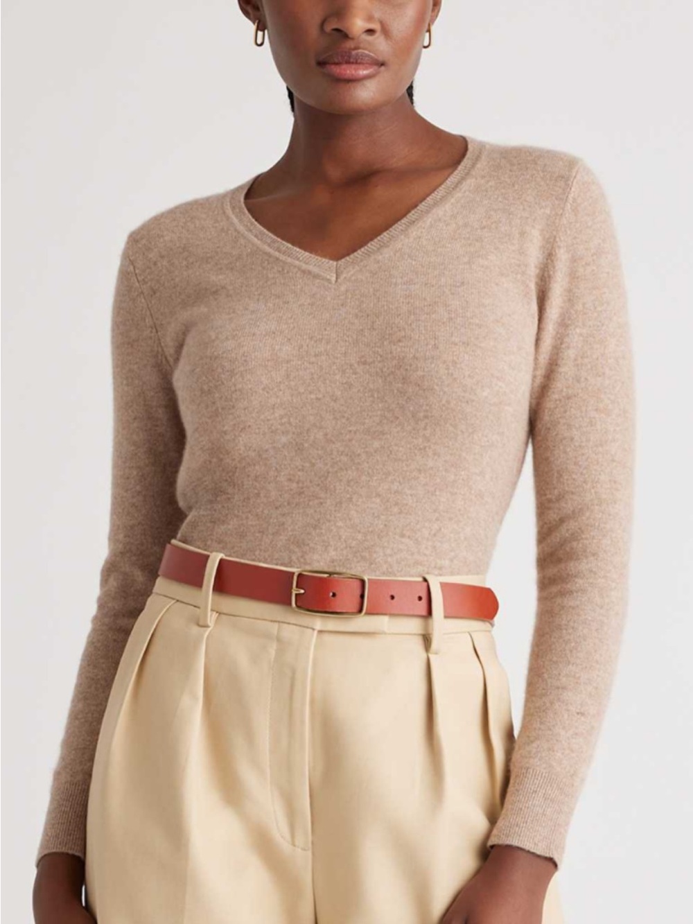 Quince Women's 100% cashmere V-Neck Sweater in Light Tan. M